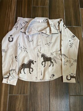 Bailey Rose Women’s Beige Horse-Print Button-Down Shirt